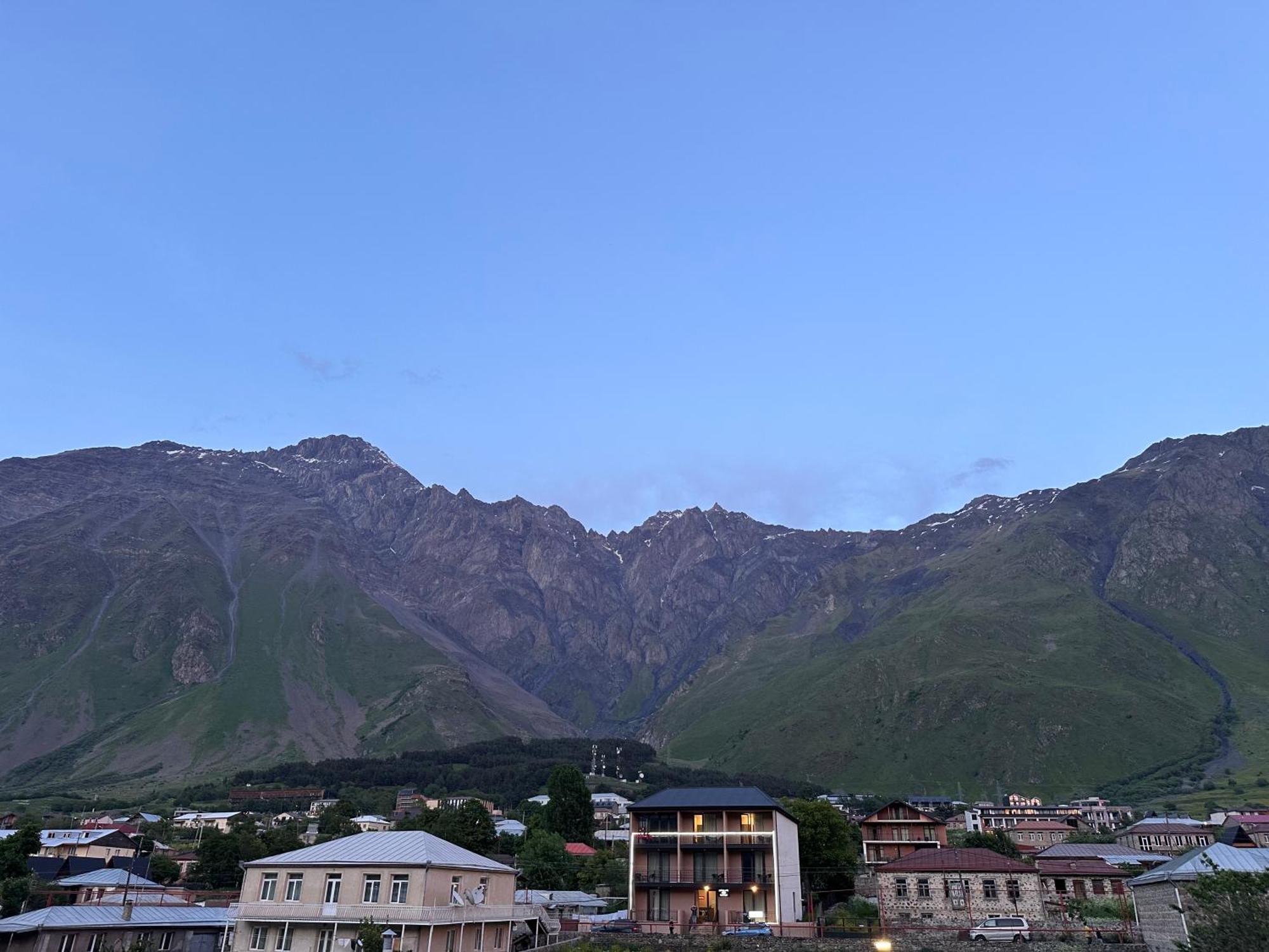 Hotel Mountime Kazbegi Екстер'єр фото