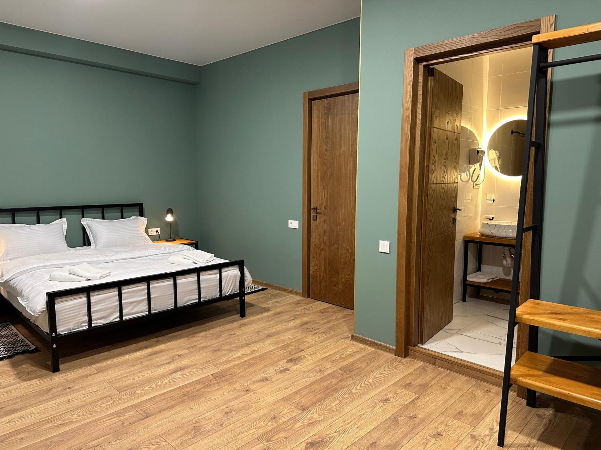 Hotel Mountime Kazbegi Екстер'єр фото