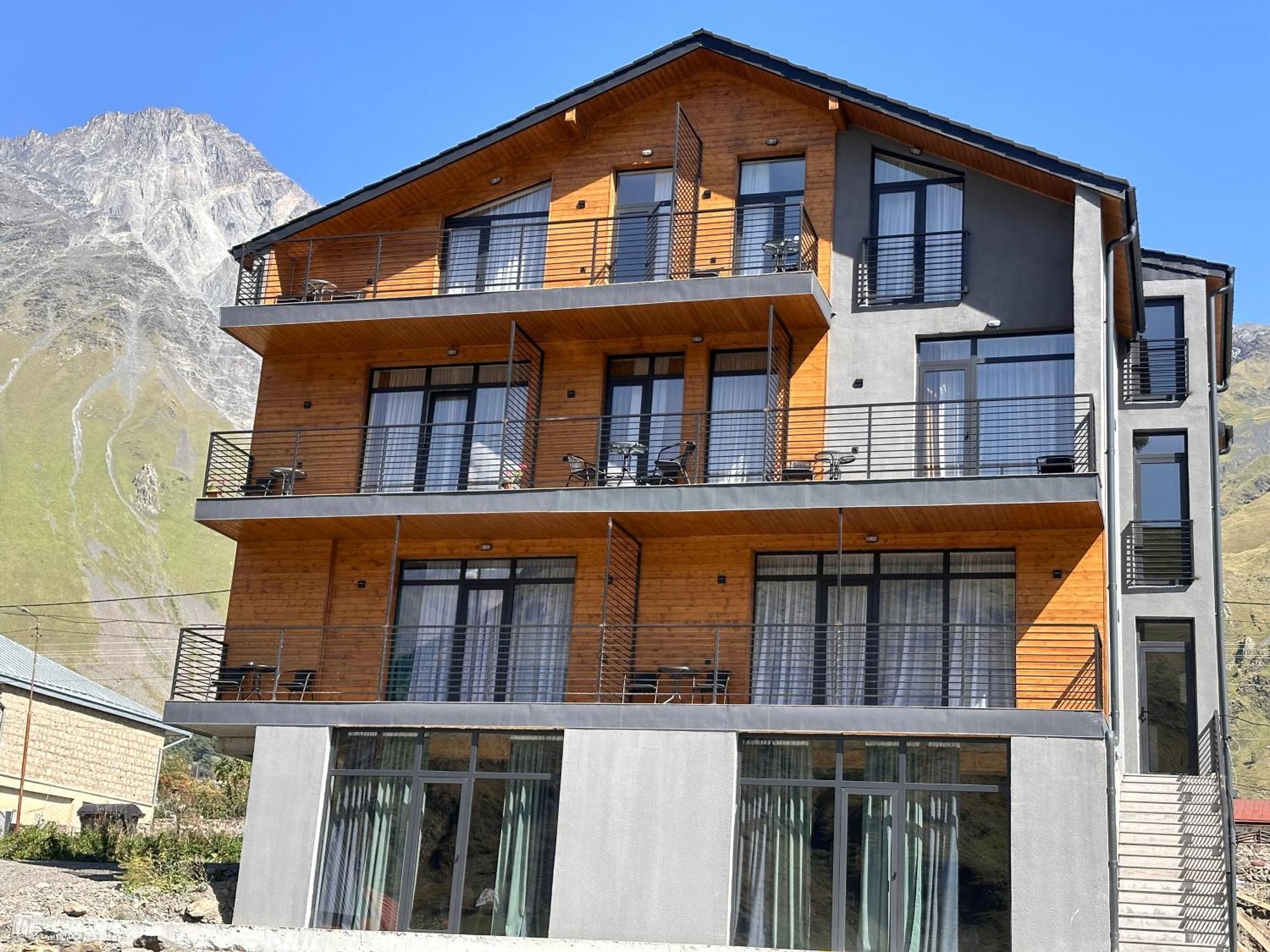Hotel Mountime Kazbegi Екстер'єр фото