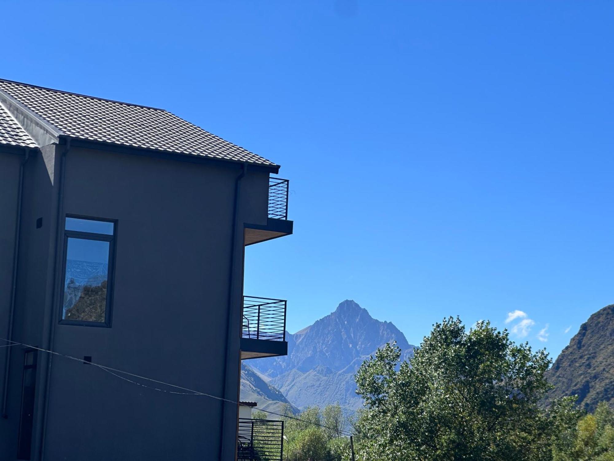 Hotel Mountime Kazbegi Екстер'єр фото