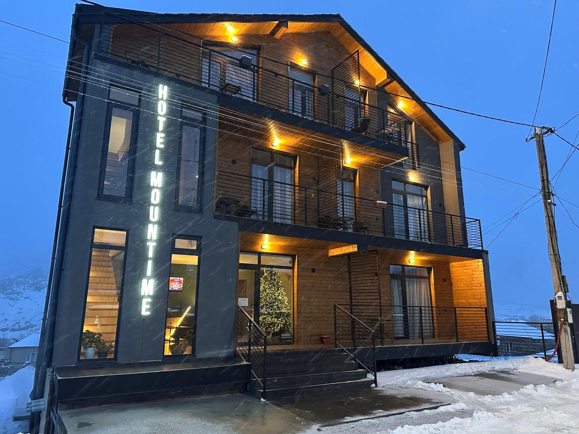 Hotel Mountime Kazbegi Екстер'єр фото